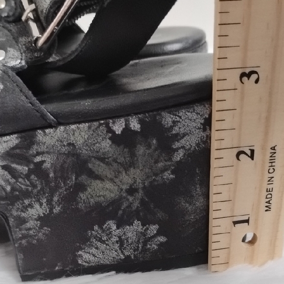 Free People Black Floral Chunky Platform Sandals Feminine Boho Whimsigoth - Picture 12 of 14
